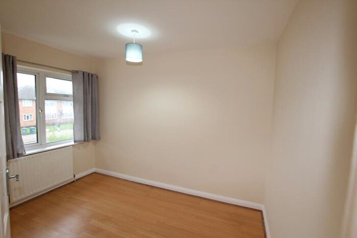 2 Bedroom Flat To Rent In Queens Court, Kenton, HA3