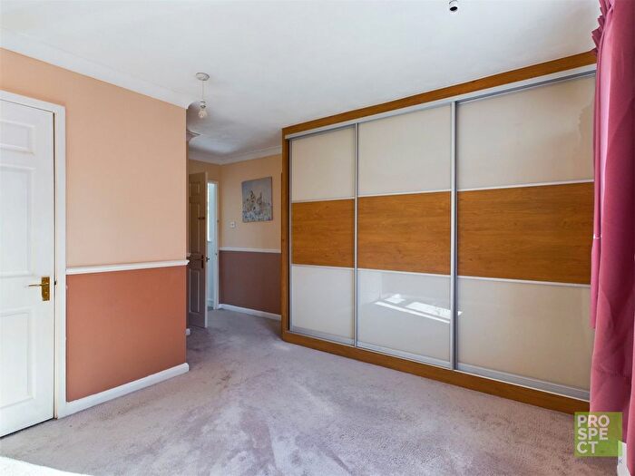 4 Bedroom Semi-Detached House To Rent In Priory Street, Farnborough, Hampshire, GU14