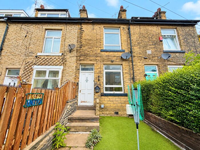 4 Bedroom Terraced House For Sale In Hope View, Shipley, BD18
