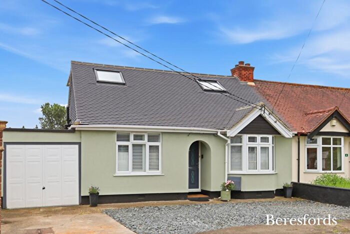 3 Bedroom Bungalow For Sale In Wilsman Road, South Ockendon, RM15