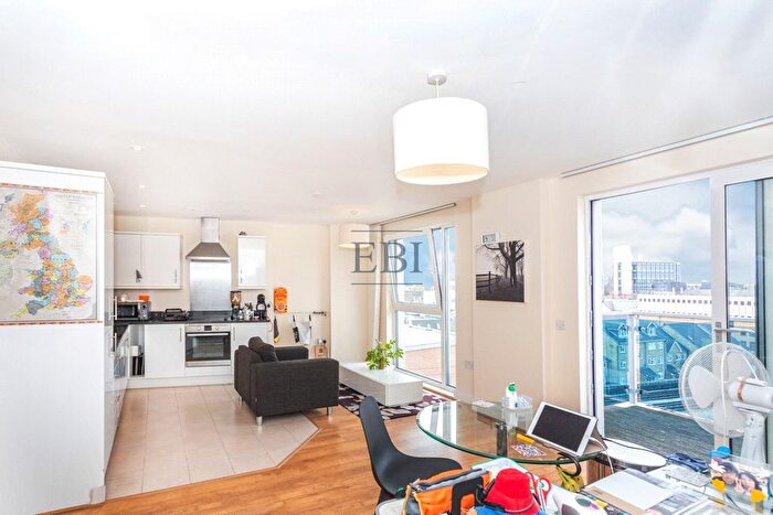 1 Bedroom Flat To Rent In Gooch House, - Glenthorne Road, Hammersmith, W6