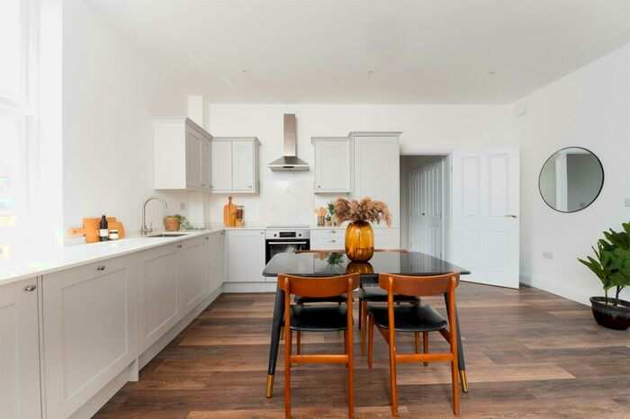 2 Bedroom Apartment To Rent In South Street, Romford, RM1