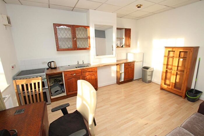 1 Bedroom Flat To Rent In Barton Road, Stretford, M32