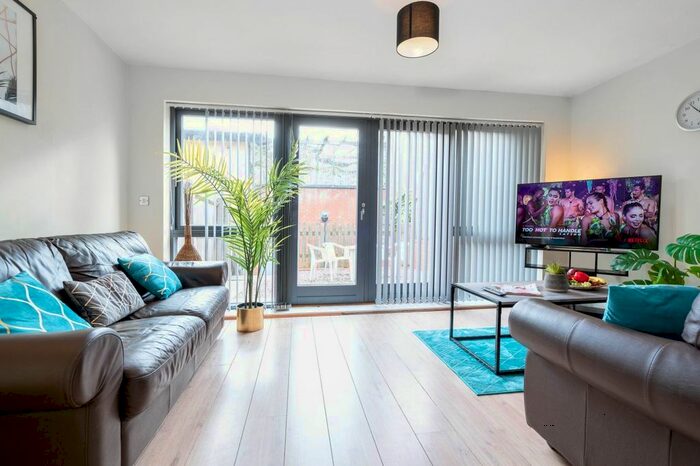 3 Bedroom Flat To Rent In Longleat Avenue, Birmingham, B15