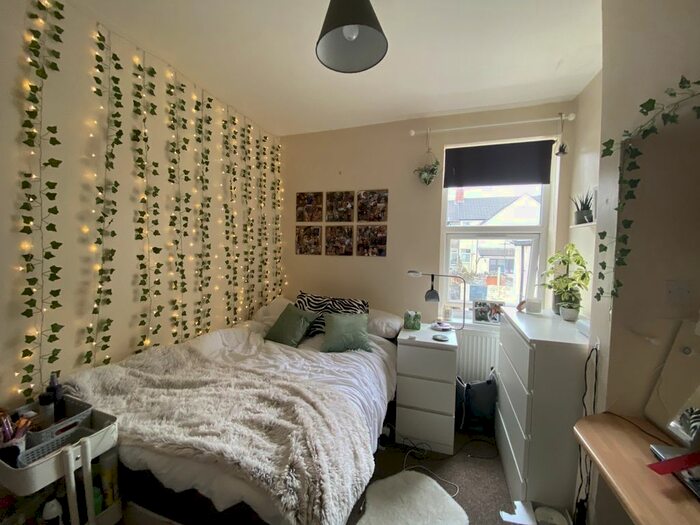 5 Bedroom Property To Rent In Tewkesbury Street, Cathays, Cardiff, CF24