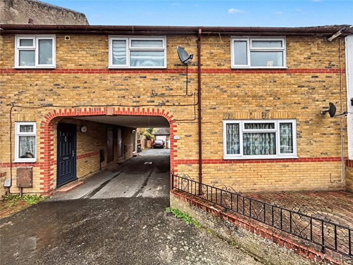 1 Bedroom Flat For Sale In Franklin Road, Gillingham, Kent, ME7