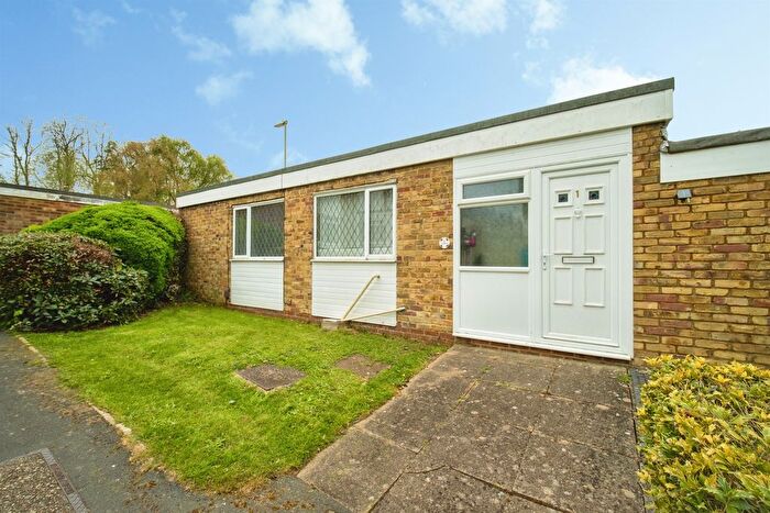 3 Bedroom Semi Detached Bungalow For Sale In Cam Walk, Basingstoke, RG21