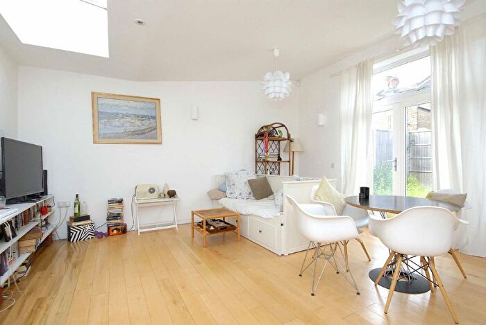 1 Bedroom Property To Rent In Lessing Street, Honor Oak, SE23