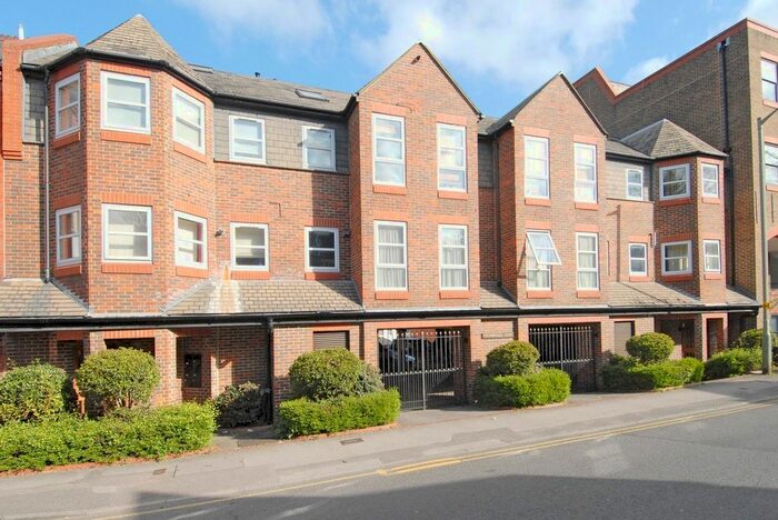 2 Bedroom Flat To Rent In C Westminster Court, Sydenham Road, Guildford, GU1
