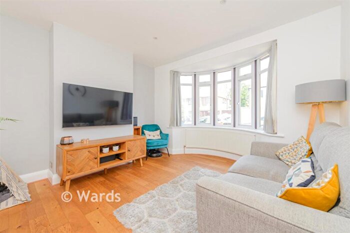 3 Bedroom End Of Terrace House For Sale In Lime Avenue, Northfleet, Kent, DA11