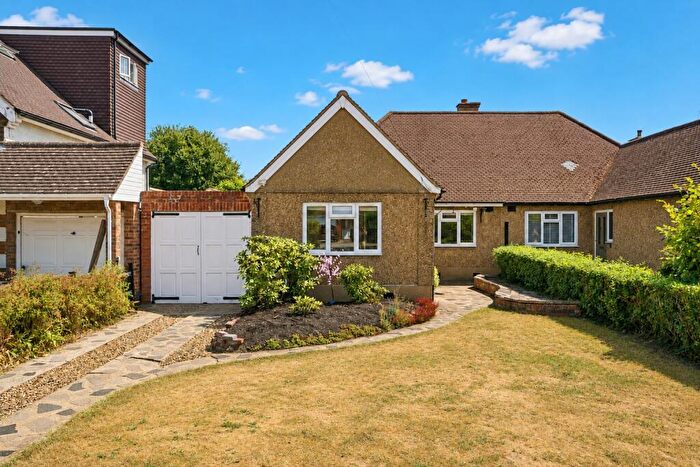 3 Bedroom Bungalow For Sale In Hawfield Gardens, Park Street, St. Albans, Hertfordshire, AL2