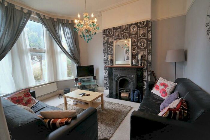 6 Bedroom End Of Terrace House To Rent In Downend Road, Fishponds, BS16