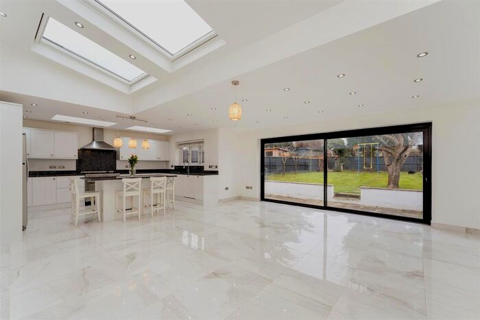 5 Bedroom End Of Terrace House To Rent In Charnwood Drive, London, E18