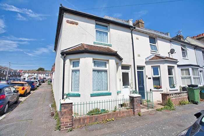 2 Bedroom End Of Terrace House For Sale In Elm Road, Folkestone, Kent, CT19