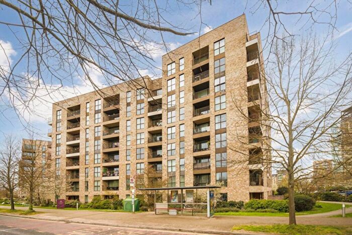 2 Bedroom Flat To Rent In Lakeside Drive, Park Royal, NW10