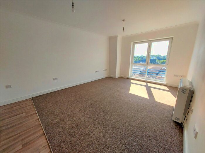 2 Bedroom Flat To Rent In Fairfield Square, Stuart Road, Gravesend, Kent, DA11