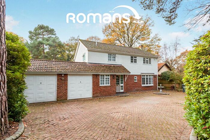 4 Bedroom Detached House To Rent In Park Avenue, Camberley, GU15
