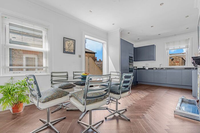 3 Bedroom Flat To Rent In Little Ealing Lane, Ealing, W5