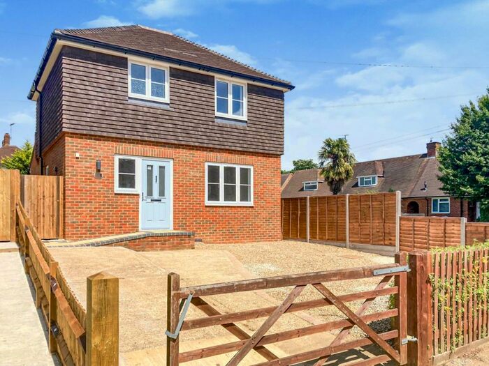 2 Bedroom Detached House To Rent In The Horseshoe, Godalming, Surrey, GU7