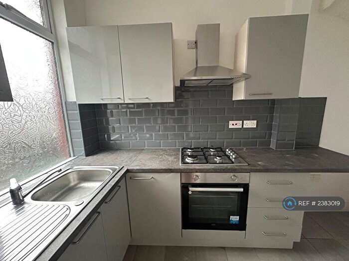 2 Bedroom Terraced House To Rent In Clifton Avenue, Leeds, LS9