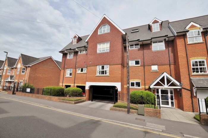 2 Bedroom Apartment To Rent In Prospect Court, Sydenham Road, Guildford, Surrey, GU1