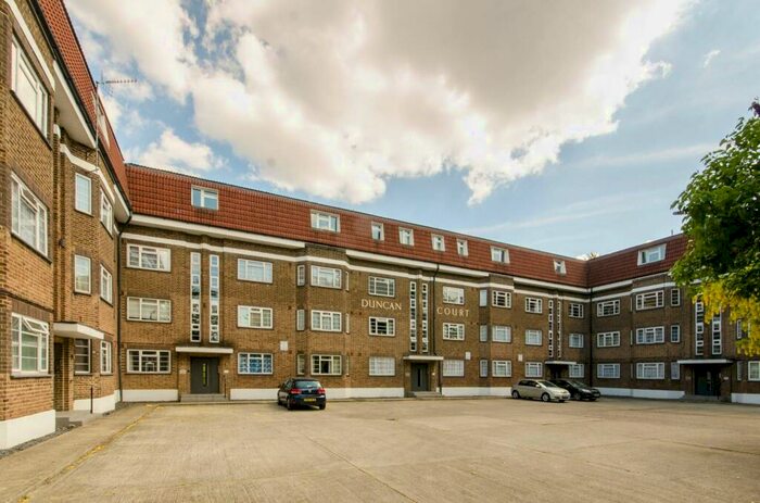 2 Bedroom Flat To Rent In Green Lanes, , Winchmore Hill, London, N21