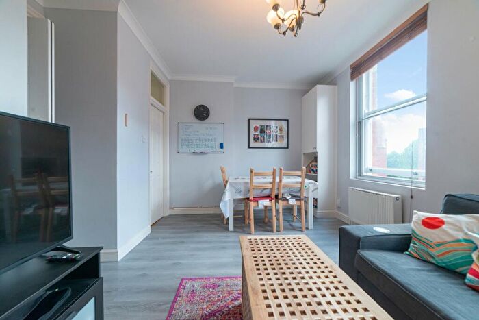 2 Bedroom Apartment To Rent In West End Lane, London, NW6