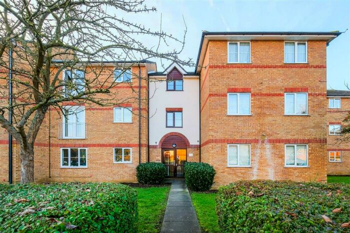 1 Bedroom Flat To Rent In Beaufort Close, Chingford, E4