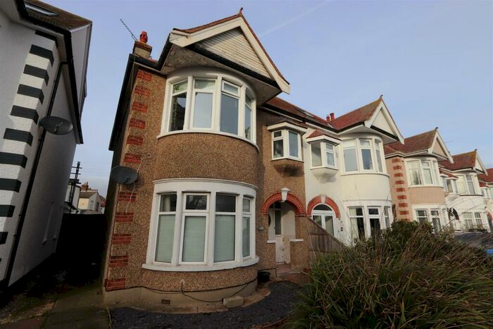 2 Bedroom Flat To Rent In Northumberland Crescent, Southend On Sea, SS1