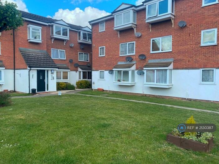 2 Bedroom Flat To Rent In Vignoles Road, Romford, RM7