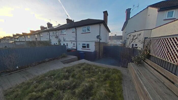 2 Bedroom Flat To Rent In Townholm Crescent, London, W7