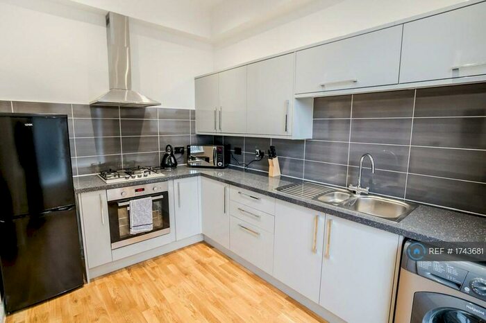 3 Bedroom Flat To Rent In Mountjoy Road, Huddersfield, HD1
