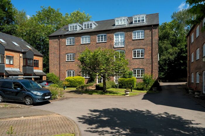 2 Bedroom Flat To Rent In York House, Abbey Mill Lane, St Albans, AL3