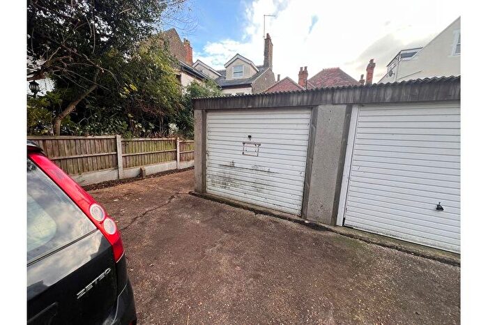 Garage / Parking To Rent In Westcliff Avenue, Westcliff-on-Sea, Essex, SS0