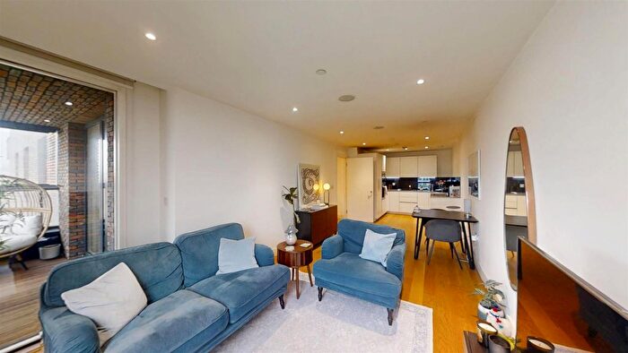 2 Bedroom Flat To Rent In Upper Richmond Road, Putney, SW15