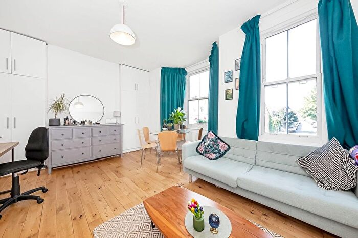 1 Bedroom Flat To Rent In Fenwick Road, Peckham Rye, London, SE15
