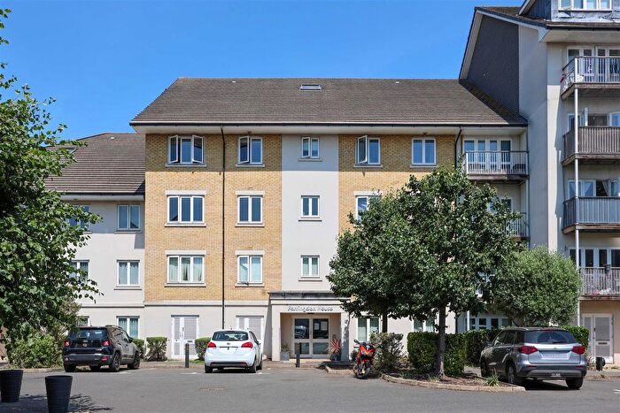 1 Bedroom Flat For Sale In Park Lodge Avenue, West Drayton, UB7