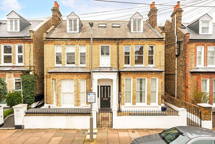 3 Bedroom Property To Rent In Lysias Road, Clapham, SW12