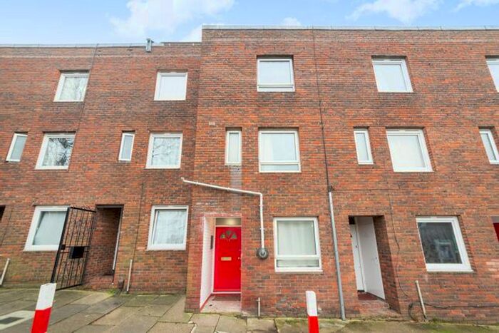 Studio To Rent In Melyn Close, Tufnell Park, London, N7