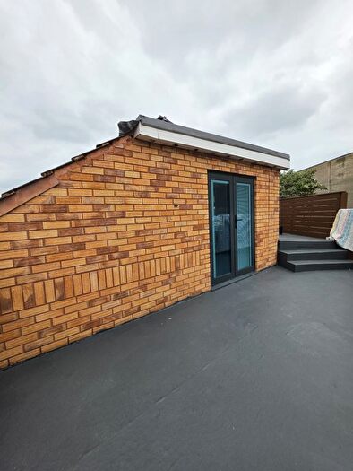 2 Bedroom Flat To Rent In Beecholme Avenue, Mitcham, CR4