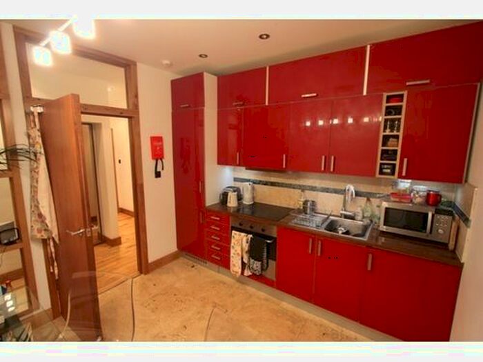 3 Bedroom Flat To Rent In West Bow, Edinburgh, EH1