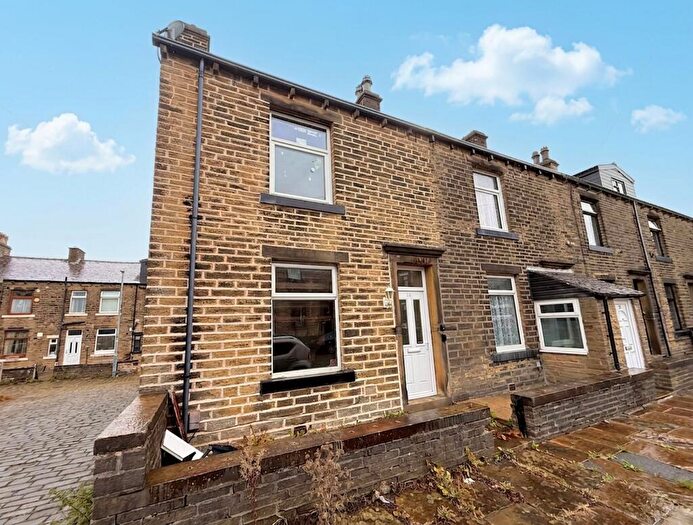 3 Bedroom End Of Terrace House For Sale In Newstead Heath, Halifax, HX1