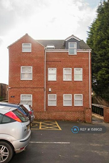 2 Bedroom Flat To Rent In Crosshills Court, Kippax, Leeds, LS25
