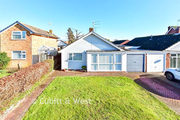 3 Bedroom Semi-Detached Bungalow For Sale In Lynwood Avenue, Waterlooville, Hampshire, PO8
