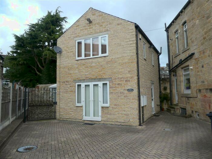 3 Bedroom Detached House To Rent In Wells Road, Guiseley, LS20