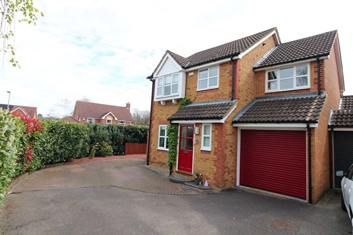 3 Bedroom Link Detached House For Sale In Munday Court, Bracknell, RG42