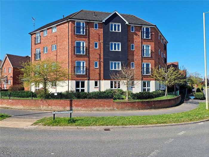 2 Bedroom Apartment For Sale In Hornchurch Square, Farnborough, Hampshire, GU14