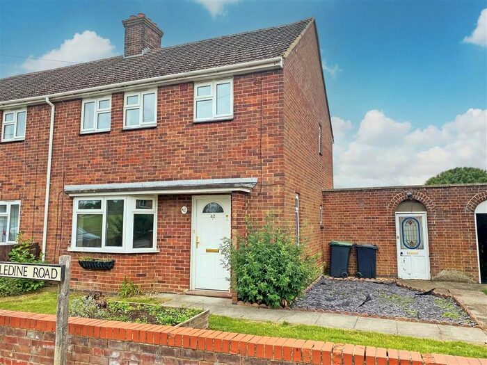 3 Bedroom End Of Terrace House For Sale In Fettledine Road, Irthlingborough, Wellingborough, NN9
