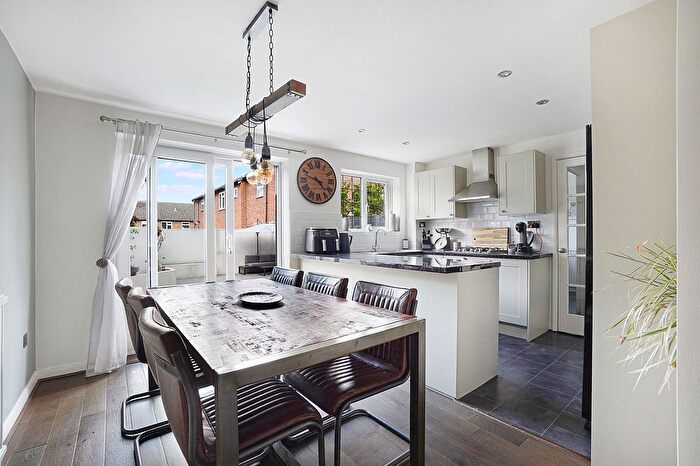 3 Bedroom Detached House For Sale In Woodbury Road, Walderslade Woods, Chatham, ME5