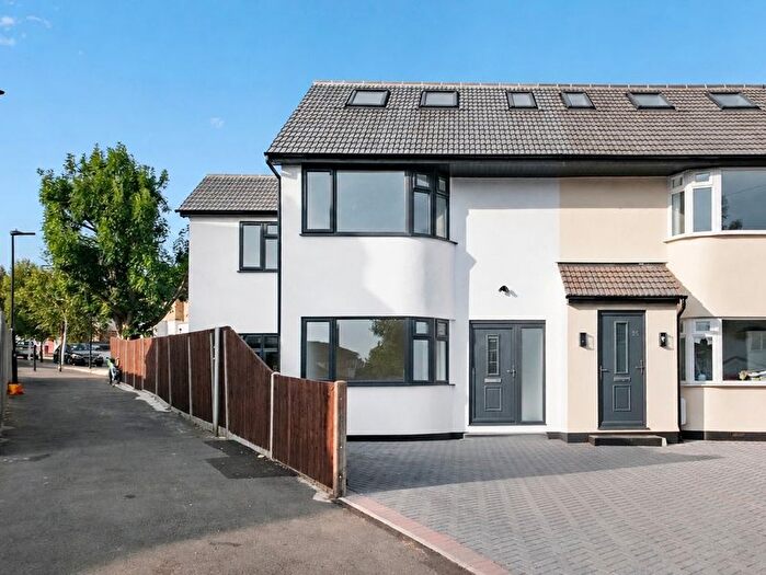 4 Bedroom End Of Terrace House For Sale In Gonville Crescent, Northolt, UB5